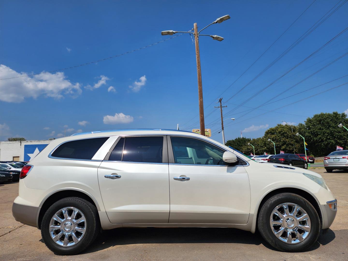 2011 DIAMOND WHITE Buick Enclave CXL (5GAKRBED2BJ) , AUTO transmission, located at 2660 S.Garland Avenue, Garland, TX, 75041, (469) 298-3118, 32.885551, -96.655602 - Welcome to DallasAutos4Less, one of the Premier BUY HERE PAY HERE Dealers in the North Dallas Area. We specialize in financing to people with NO CREDIT or BAD CREDIT. We need proof of income, proof of residence, and a ID. Come buy your new car from us today!! This is a LOADED 2011 BUICK ENCLAVE C - Photo#2